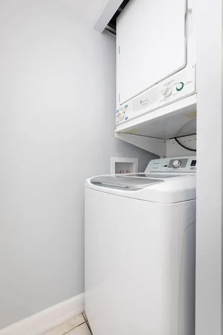 Very Cozy 1Br Townhome Apartment By Lakeshore! Toronto