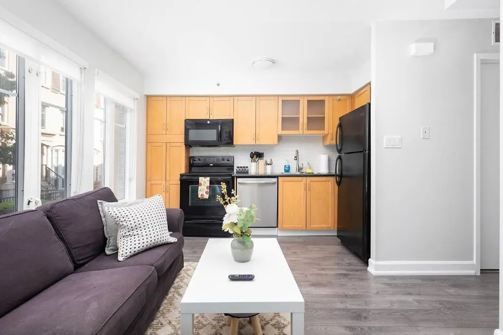 Very Cozy 1Br Townhome Apartment By Lakeshore! Toronto